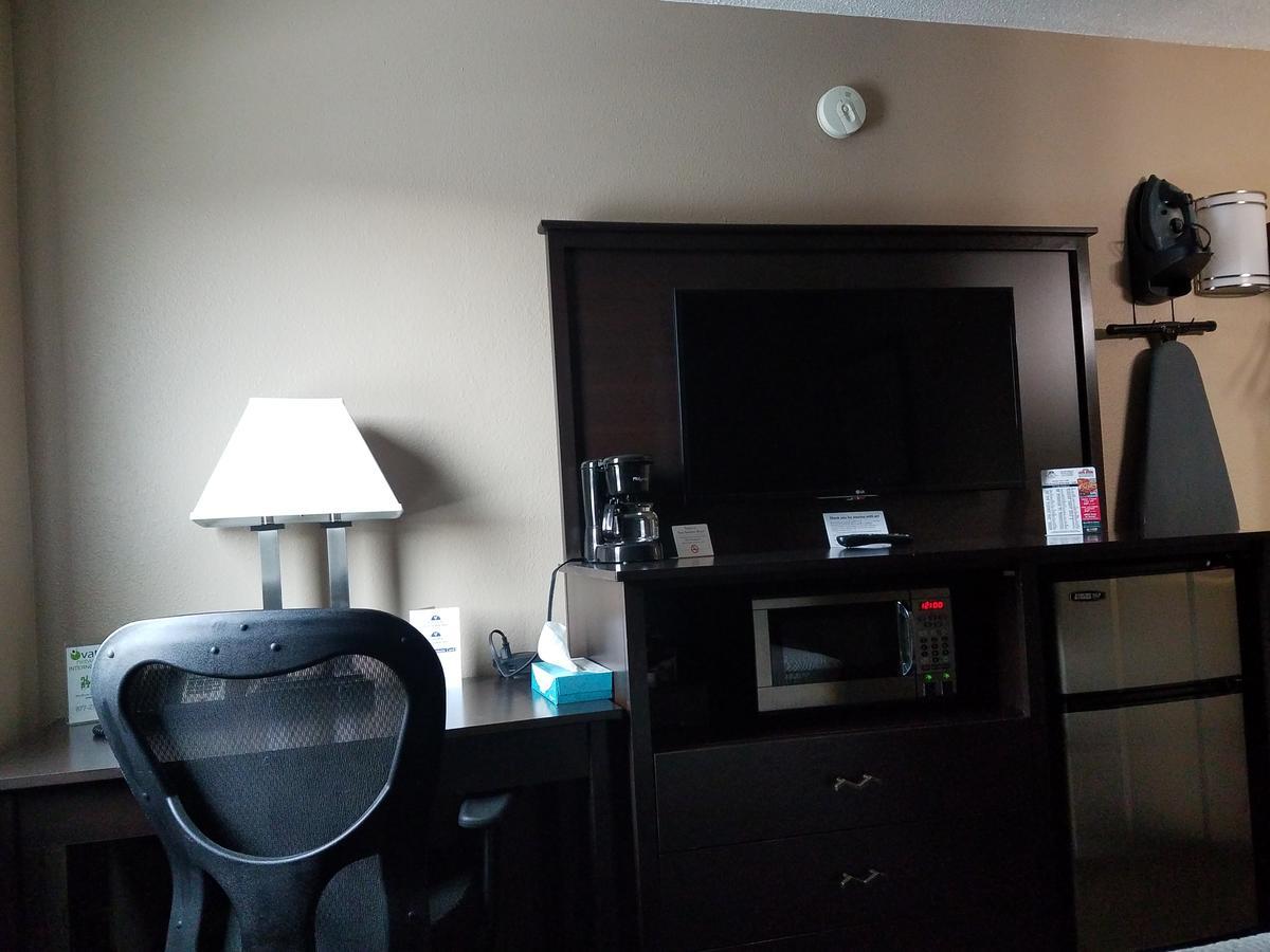 Americas Best Value Inn And Suites Бисмарк Экстерьер фото